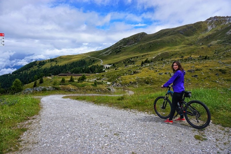 [mountain biking]