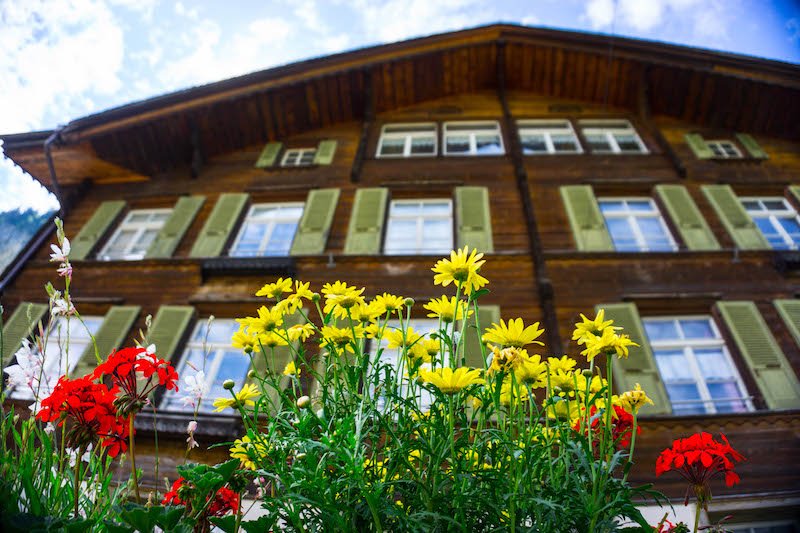 flowerbox in lauterbrunnen