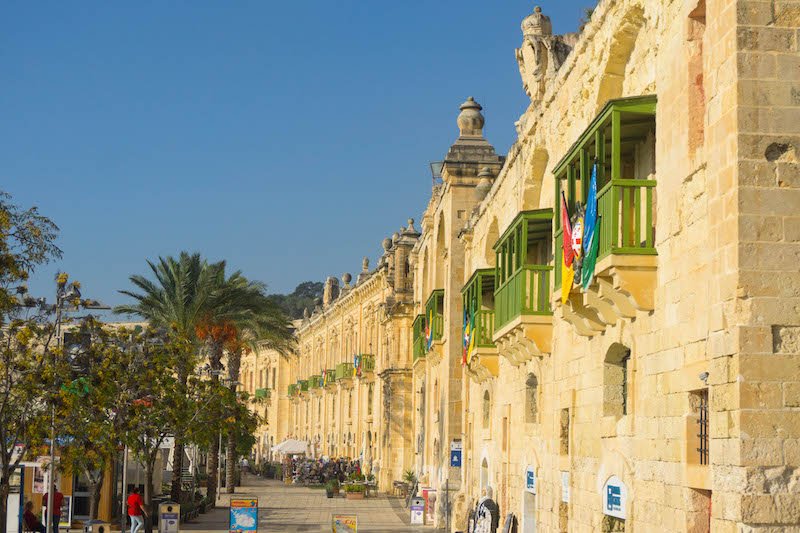 Visit the Valletta harbor in your time in Malta