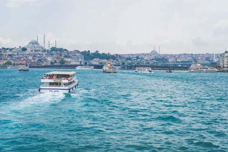 Amy in Istanbul: The Color Red, or Happy Years