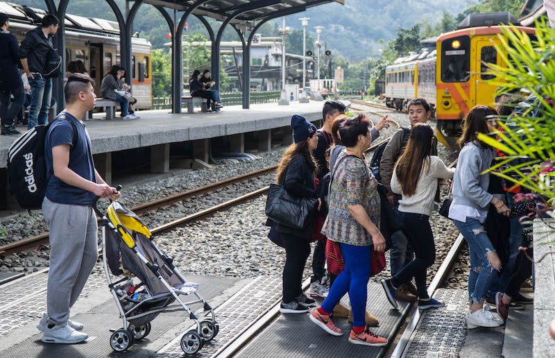 Shifen Old Street - the train goes through the center