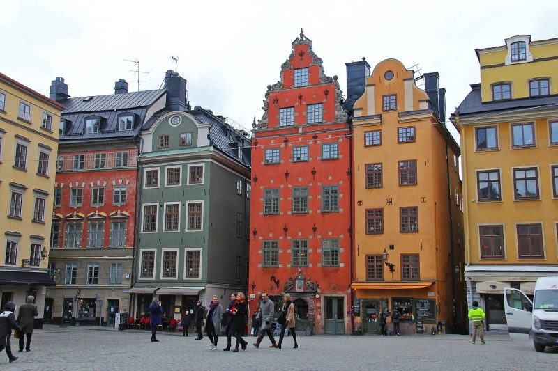 Red, green and yellow house in Gamla Stan, near hostels in Stockholm.