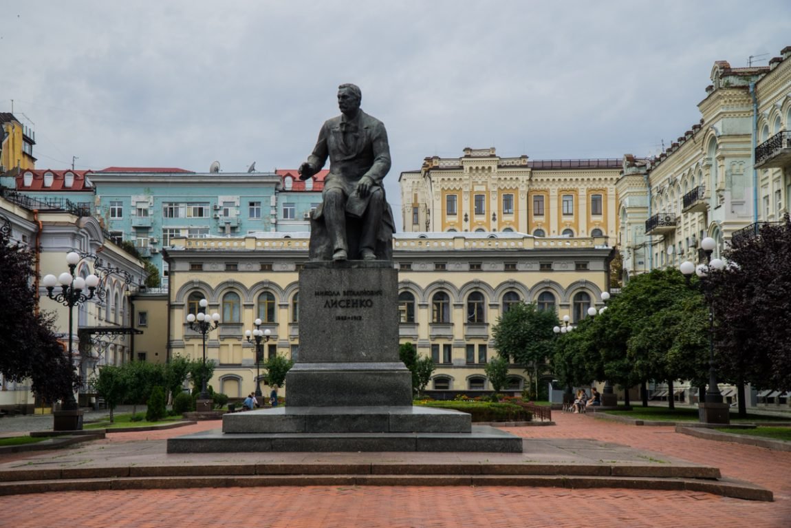 kiev-statue-dude - Eternal Arrival