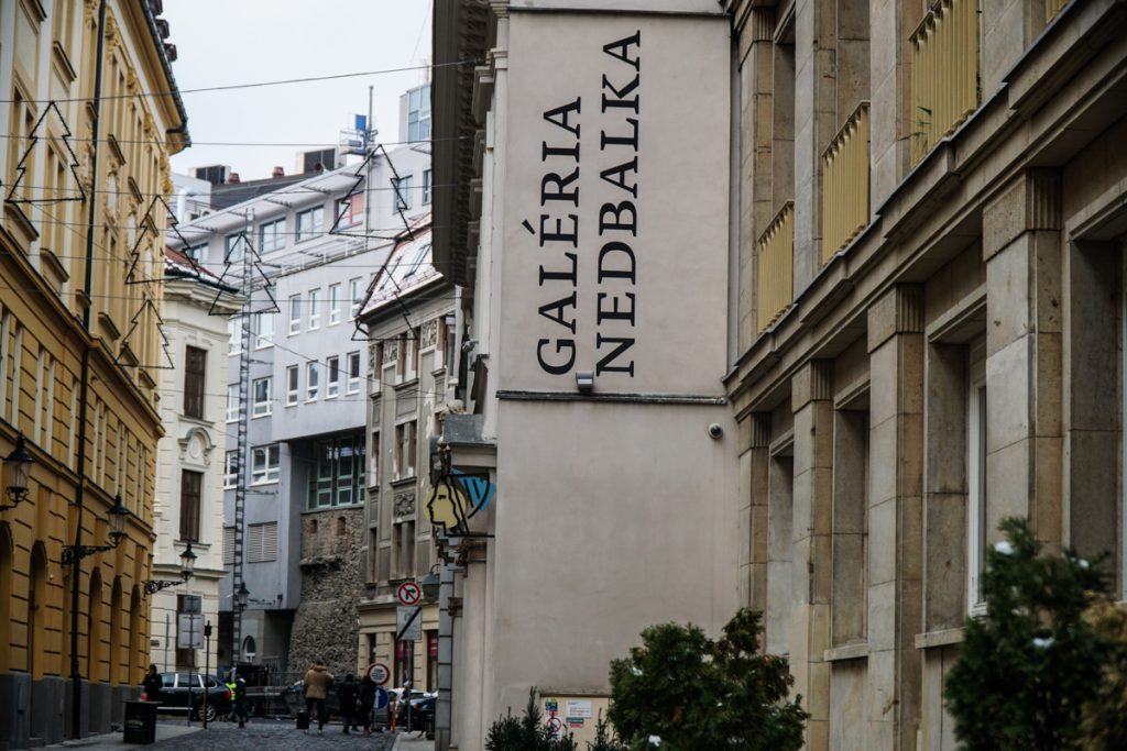 Street sign that reads Galeria Nedbalka for an art museum