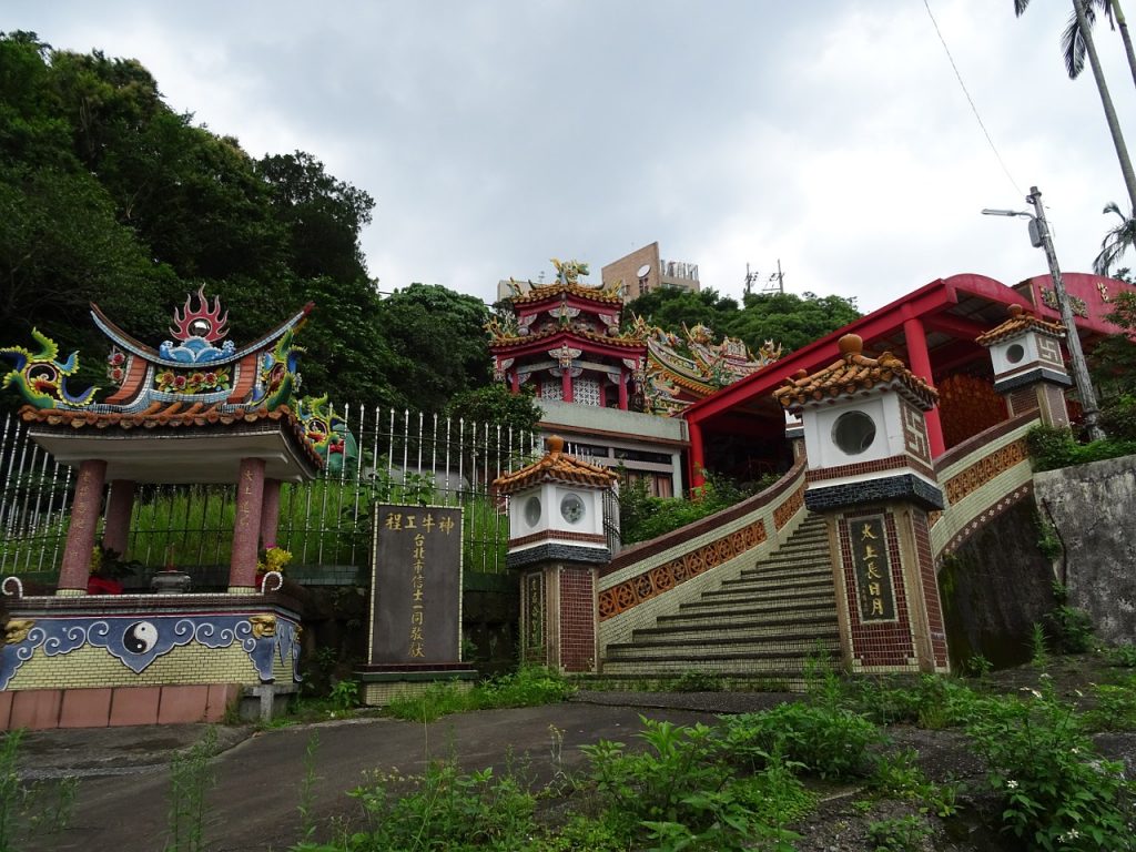 the vibrant downtown area of keelung 