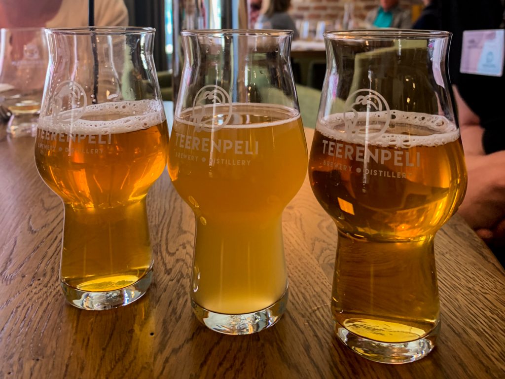 a flight of 3 beers