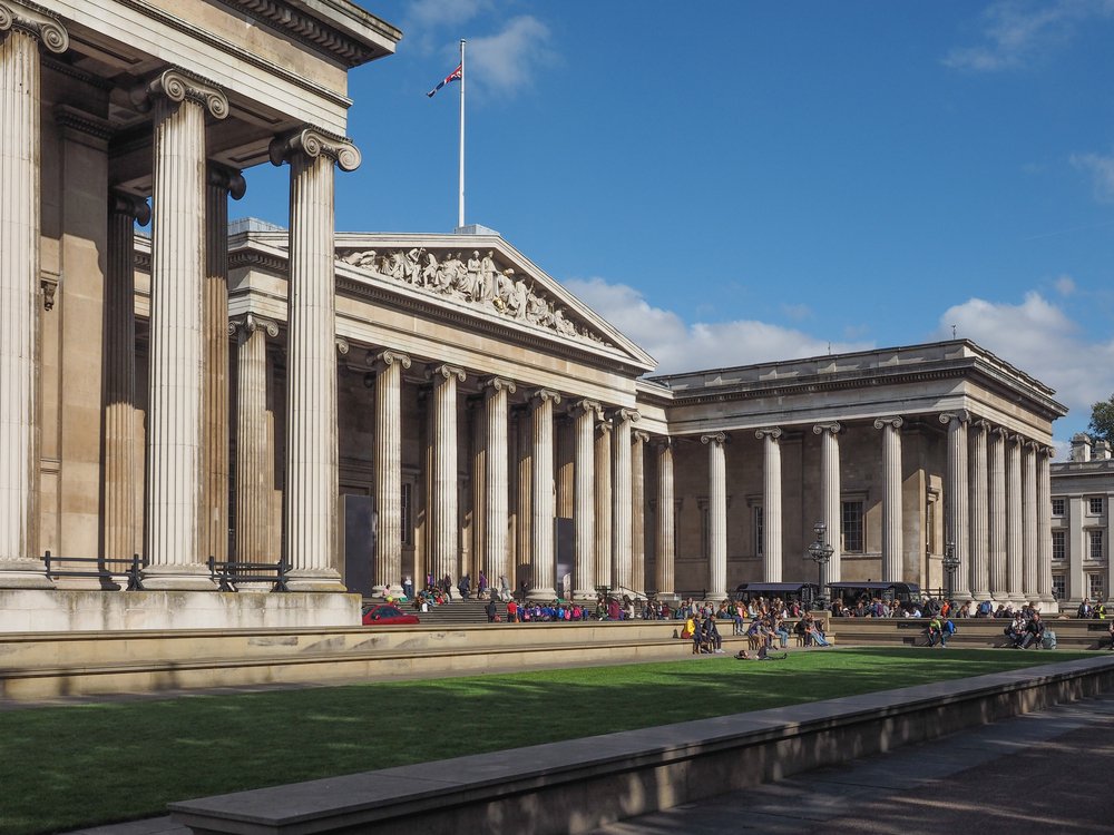 a large crowd outside the exterior of the british museum on a rare sunny day in london: itinerary must!