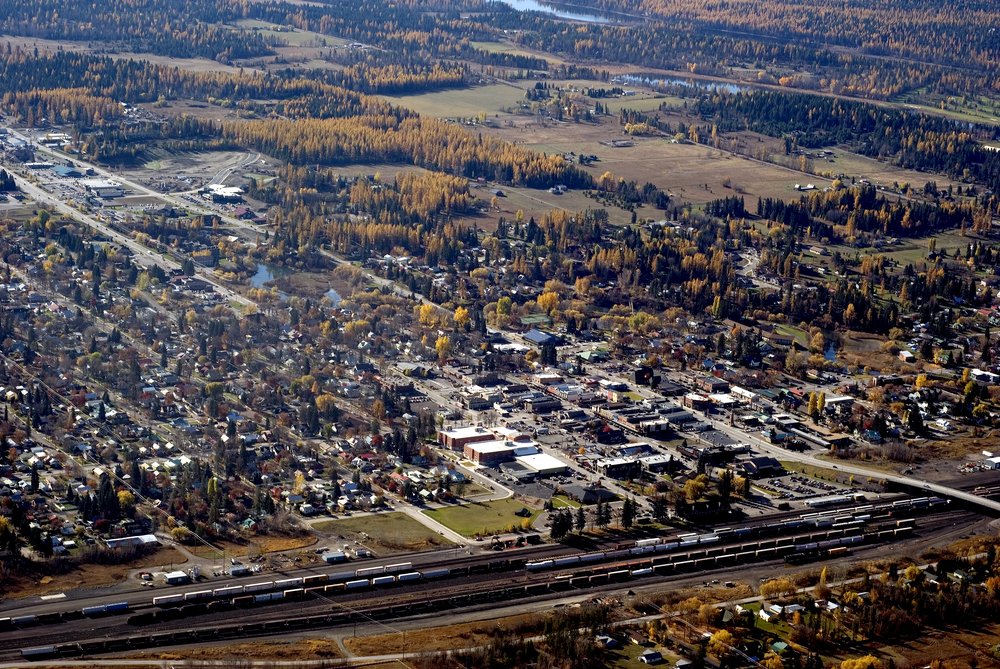An aerial view of Whitefish Montana in the autumn with some yellowing trees.