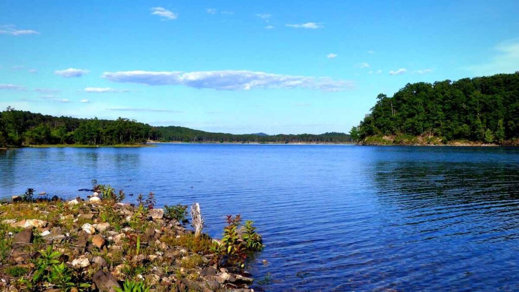 This image has an empty alt attribute; its file name is Broken-Bow-Oklahoma-Lake-1024x576.jpg