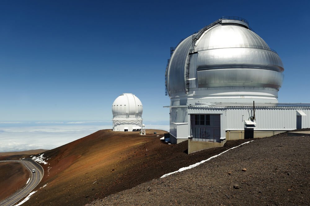 giant silver and white telescopes located on mauna kea in hawaii