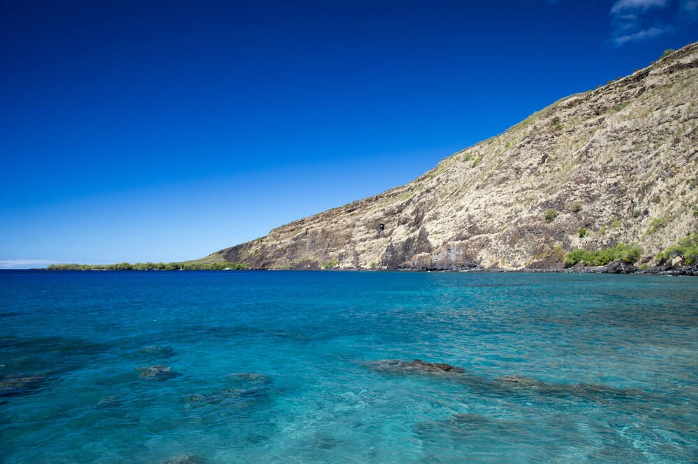 the brilliant clear water at Kealakekua bay 