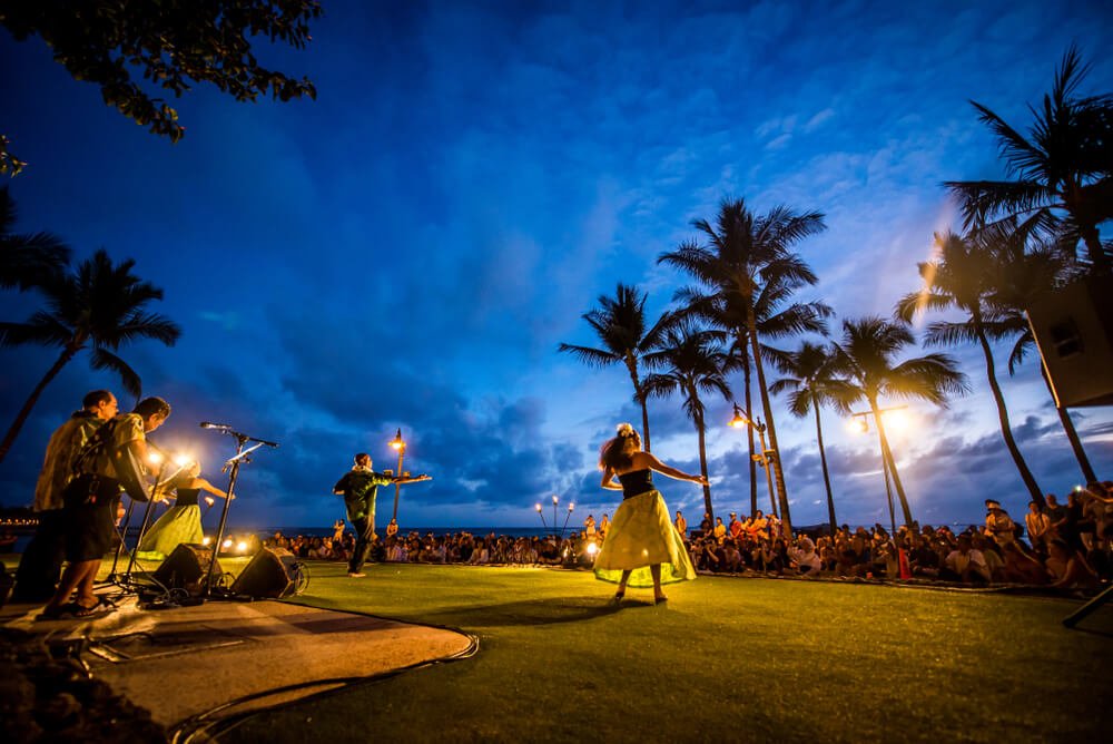 people watching hula dancers in hawaii