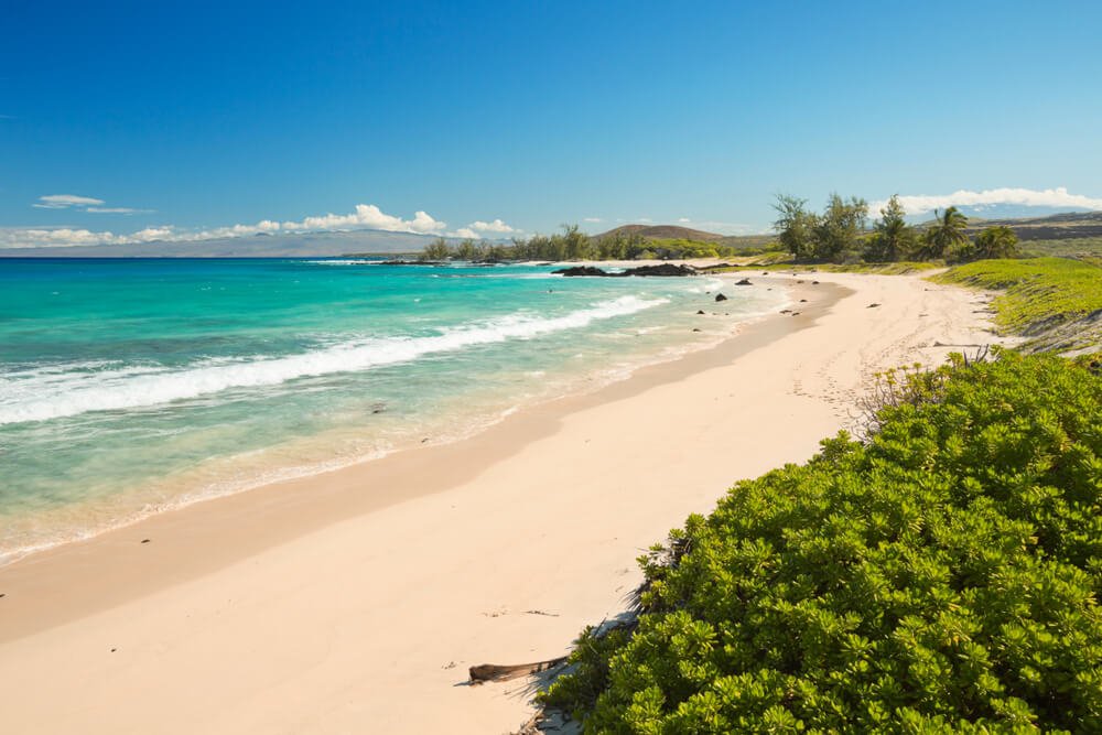 photo of makalawena beach in hawaii near kona