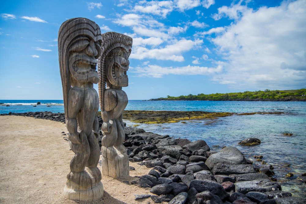 Hawaiian style wood carving in Puʻuhonua O Hōnaunau National Historical Park