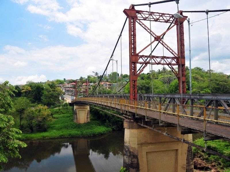 the bridge you see in san ignacio when you are arriving in san ignacio belize via bus