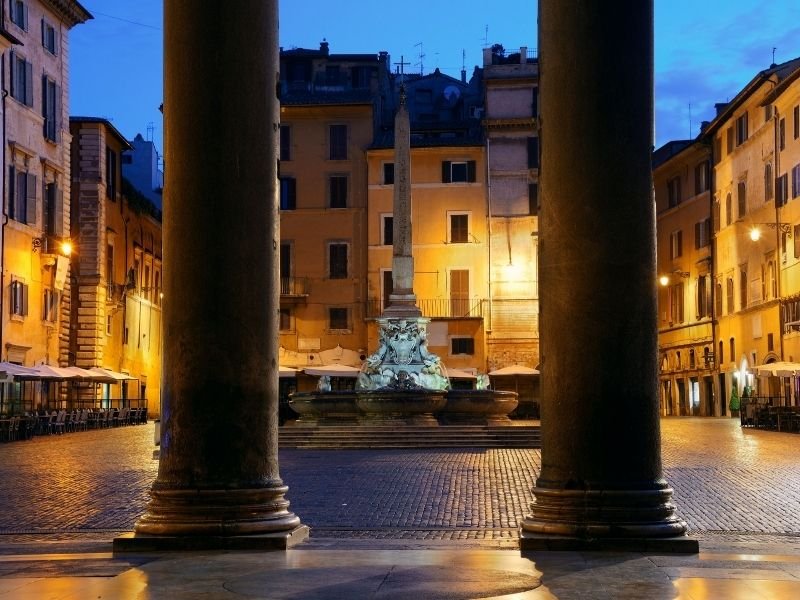 seeing the pantheon late at night