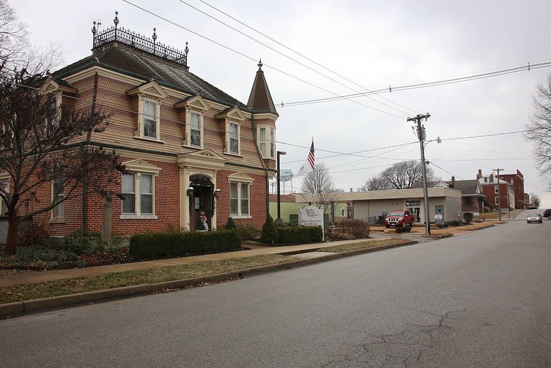 historic bed and breakfast in waterloo illinois close to st louis -- a very charming illinois small town