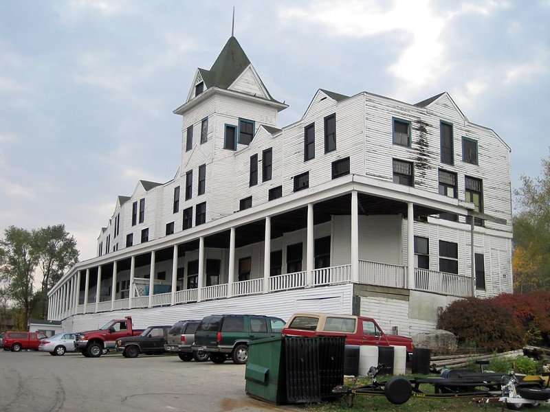 a slightly ramshackle hotel in illinois