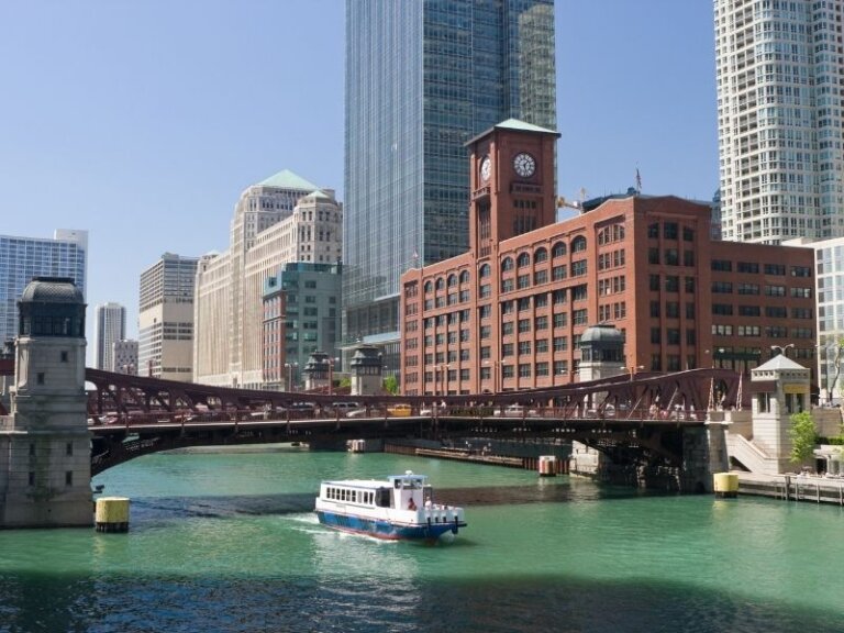 Your Weekend in Chicago Itinerary: 2 Days of Food & Fun!