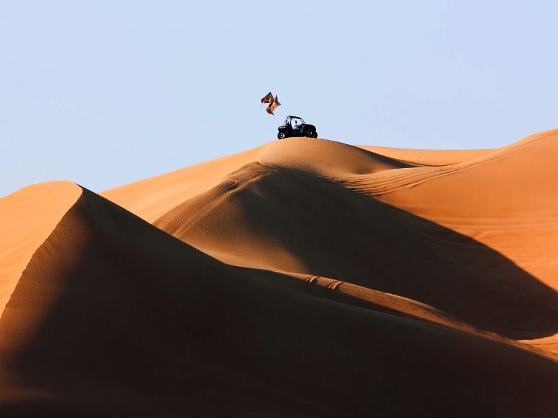 dune bashing in the dubai desert area