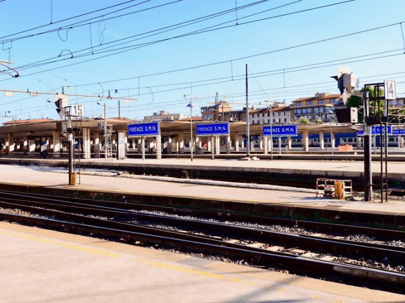 the train station in florence with signs that say firenze s.m.n.