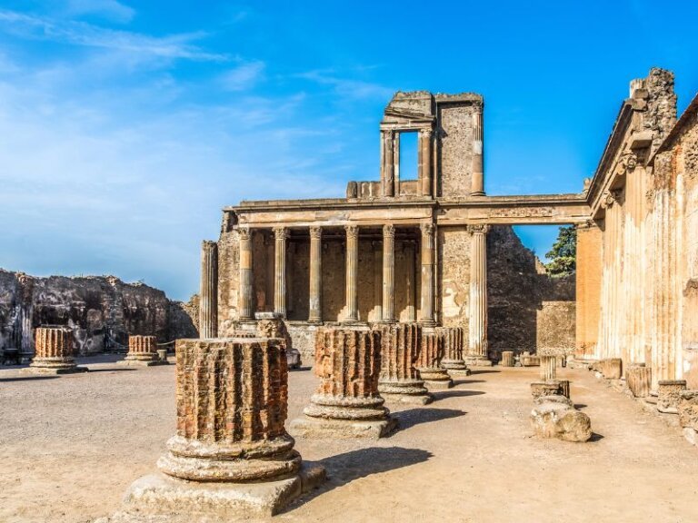 Pompeii vs. Herculaneum: Which Italian Roman Ruins are Best?