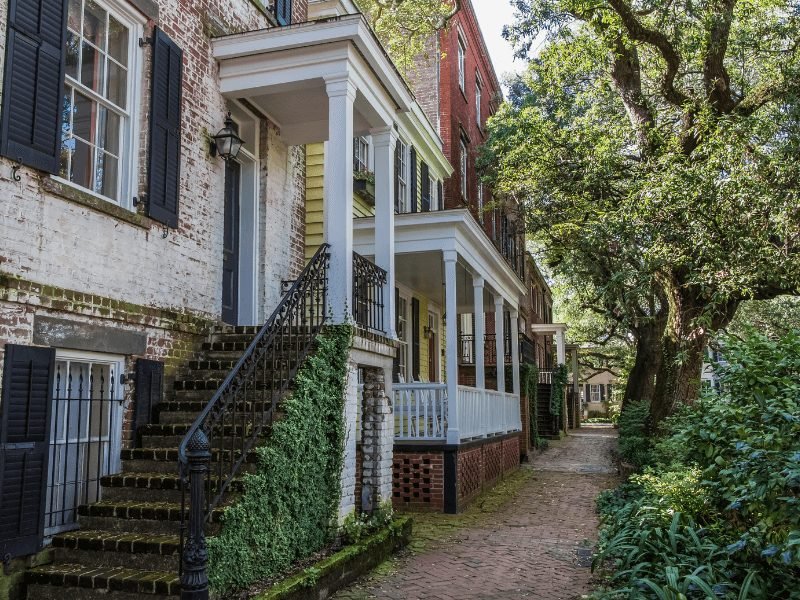 stairs of old buildings and facades in the savannah historic district - where to stay your one day in savannah itinerary