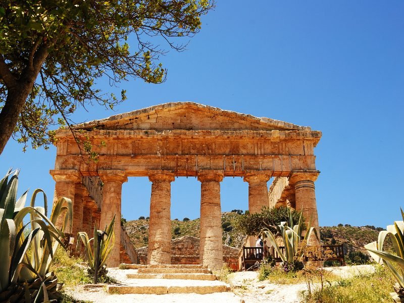 the ancient historical temple of segesta