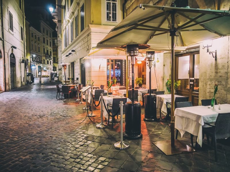 tables unoccupied in rome at night