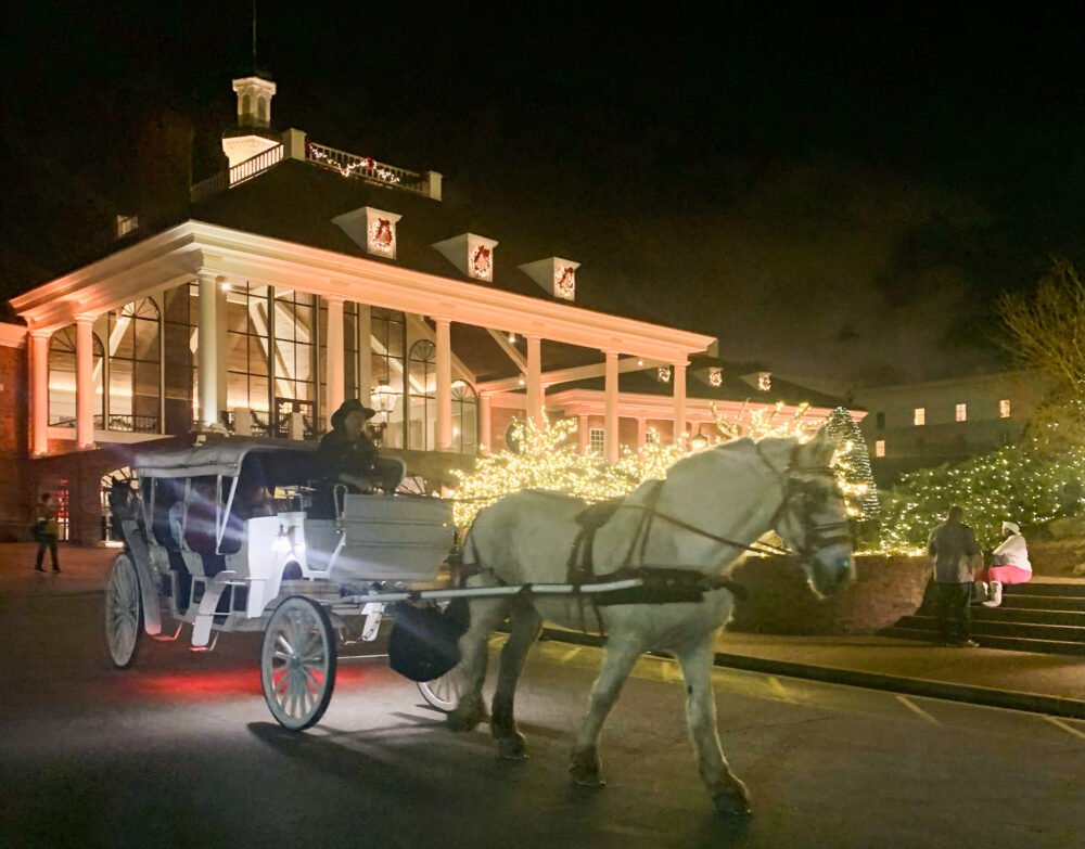 A horse and carriage riding through the streets of Nashville Tennessee during the winter months