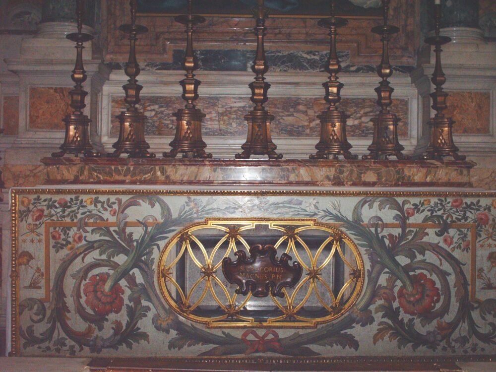 ornately decorated tomb of pope gregorius with fancy motifs