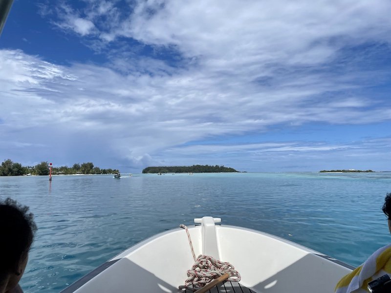 A dive boat in Moorea heading towards beautiful crystalline waters