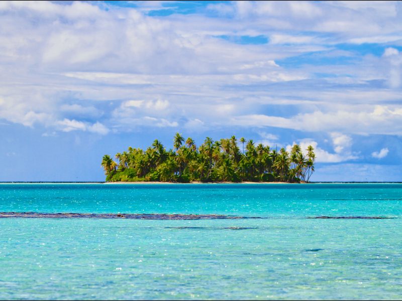 The atoll of Rangiroa a premiere place for diving in French Polynesia