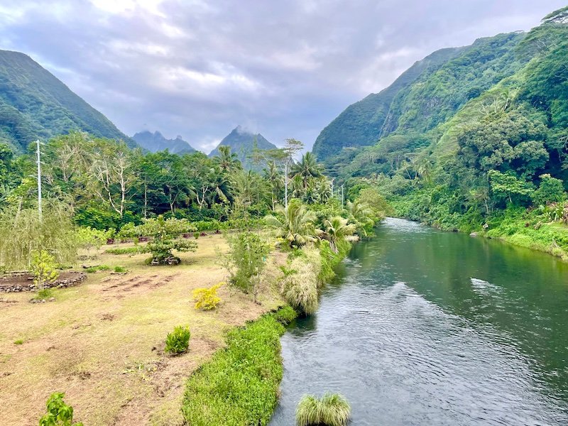 A view of the tahiti iti landscape, which is only easy to access with your own rental car in tahiti