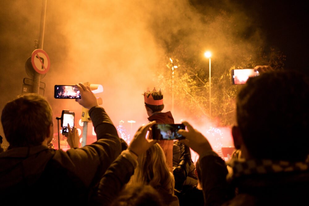 Child watching the famous cabalgata de reyes parade where people dressed as kings throw candy to kids