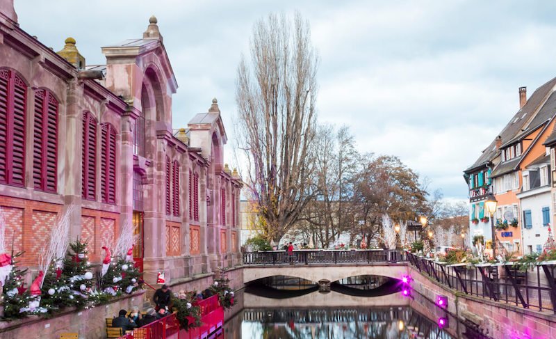 Christmas market in Colmar, the streets of the village