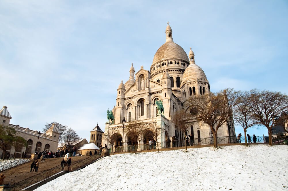 the sacre couer with snow in winter