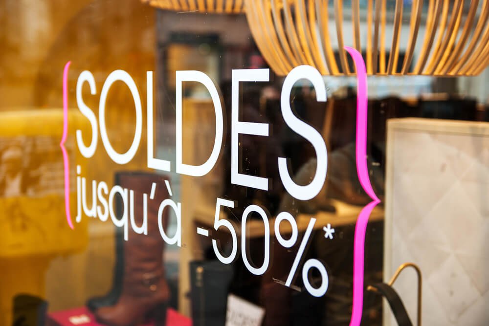 sign for winter sales in french