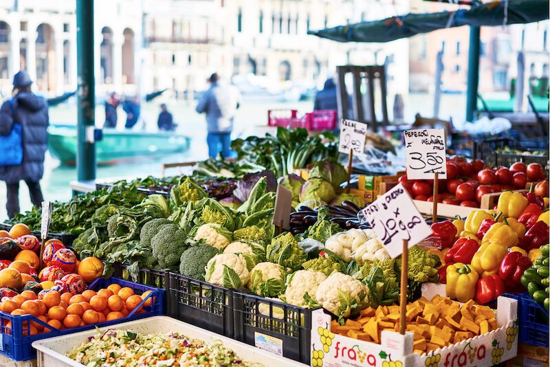 https://www.getyourguide.com/venice-l35/venice-half-day-market-tour-and-cooking-class-with-cesarina-t196598/?partner_id=3EC2E85
&cmp=VeniceCooking_MarketCesarina