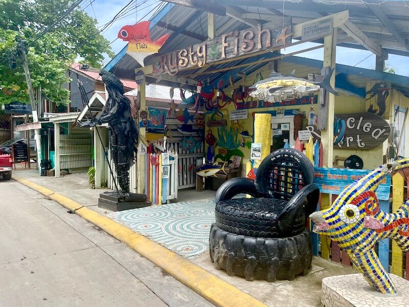 boutiques in roatan selling funky wares