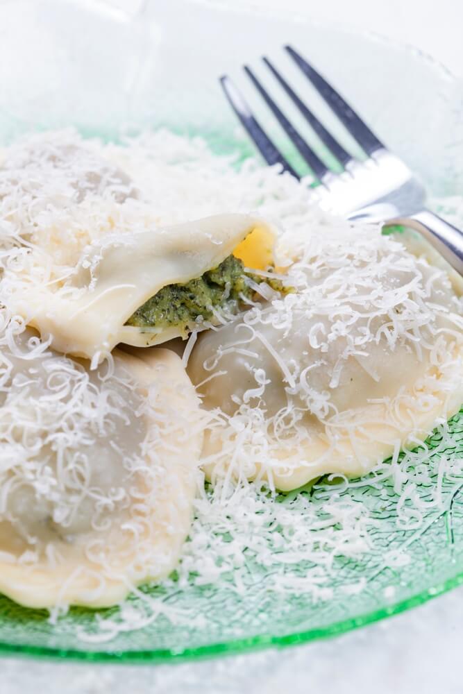 tortelli ripieni di ricotta with spinach and cheese on a green plate