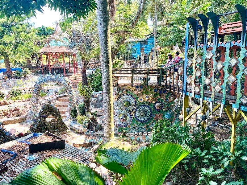 the beautiful mosaic gardens of utila