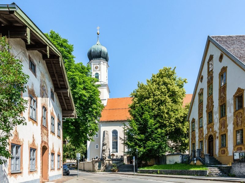 the Lüftlmalerei wall paintings of the small bavarian town of Oberammergau