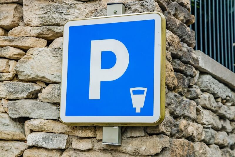 parking symbol in france