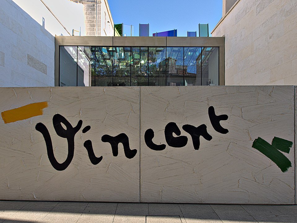 fondation van goh image with the word vincent painted in front