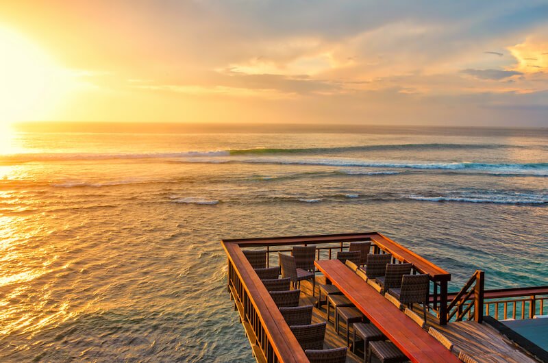 single fin sunset beach bar in bali with sunset in front of the empty area