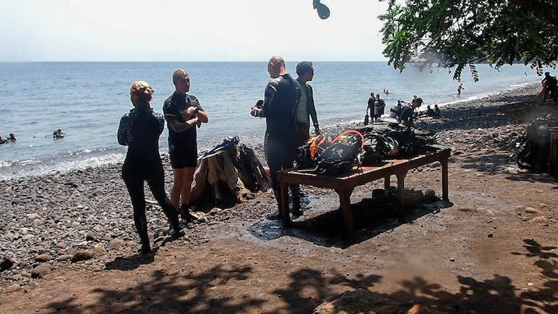 A group of people getting ready to dive the USAT Liberty