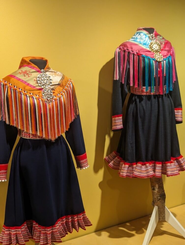 Two articles of Sámi clothing for women with typical fringe and embroidery