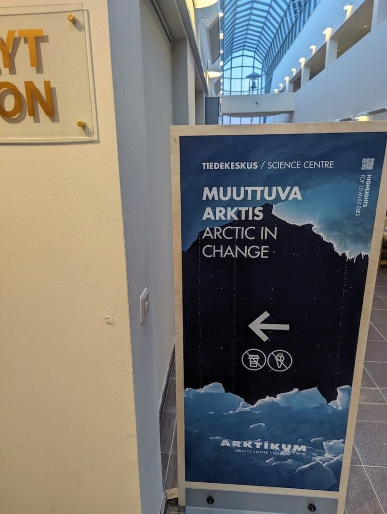 A sign leading towards an exhibit at Arktikum, an exhibit called "Arctic in Change"