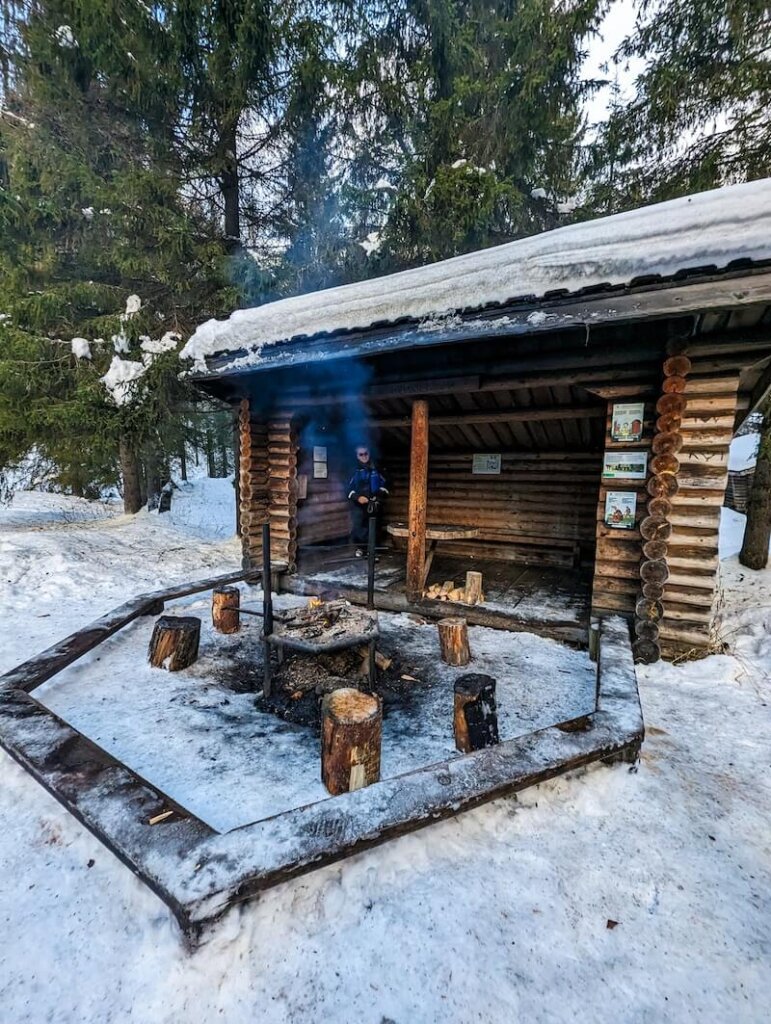 Fire area with an open shelter for warming up and grilling food